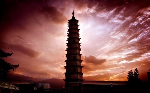 鸠摩罗什法师的传奇故事