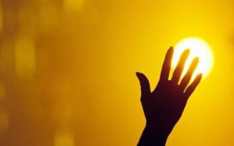 黑暗与黎明的声音